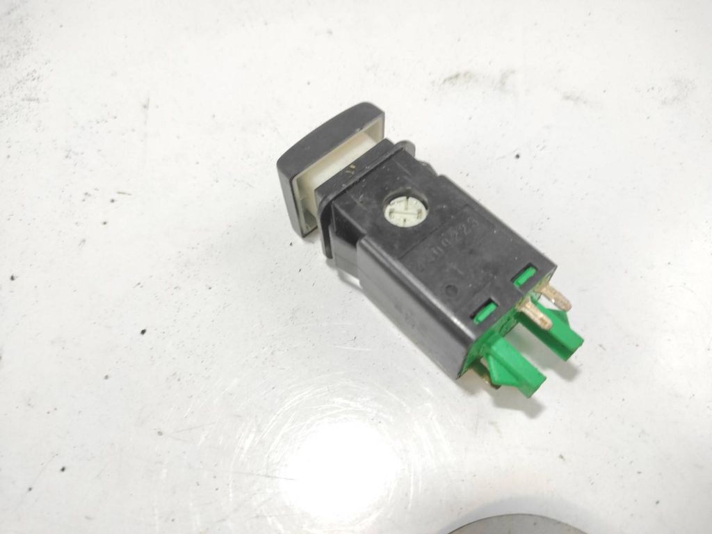 Saab 9-5 2.0T 110kW Petrol 2000 Fog light switch 4409223 
