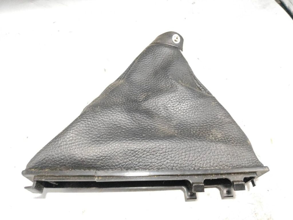 Alfa Romeo 155 1.8i 103kW 1994 Handbrake leather trim 