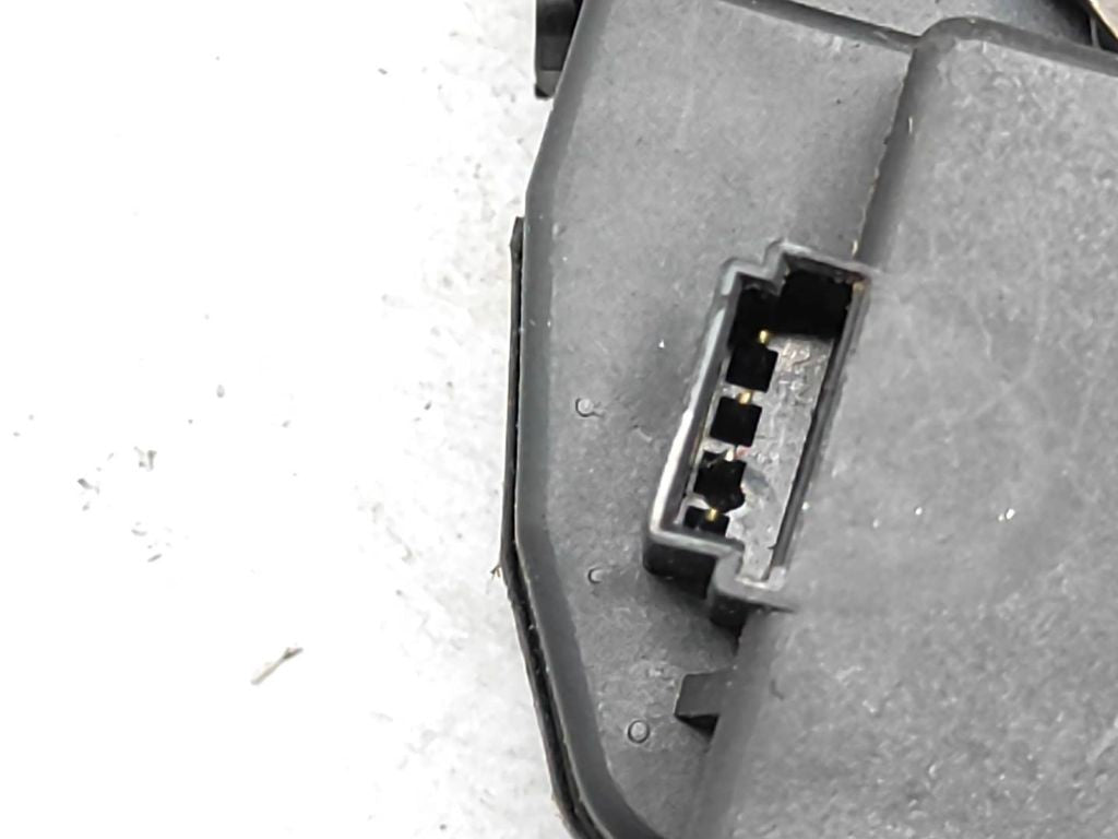 BMW 5 E60 E61 2006 Rear Tailgate trunk boot lock catch latch 8218849 