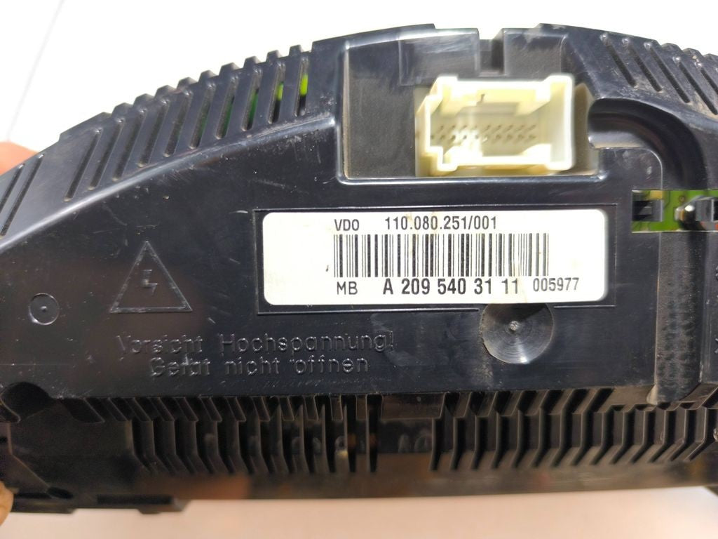 A2095403111 Mercedes-Benz CLK A209 C209 speedometer instrument cluster 