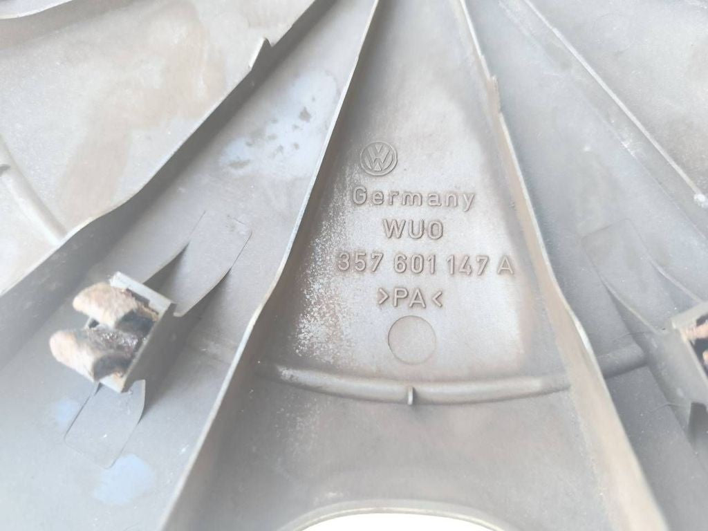 Volkswagen VW PASSAT B4 1995 R14 wheel hub cap trim 357601147A 