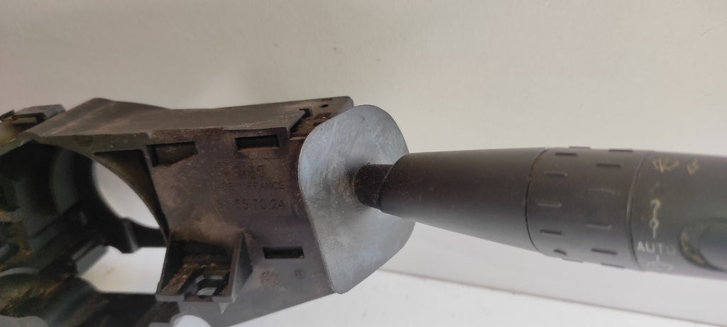 Peugeot 607 3.0i V6 2001 LHD Front Wiper / Indicator Light Stalk Lever 61557024