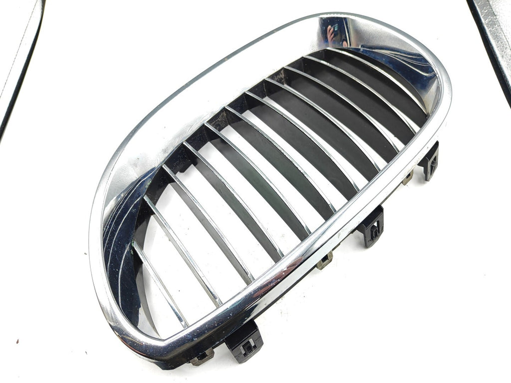 BMW 5 Series E61 530D 170kW 2006 Front Left Grill 7027061 51137027061