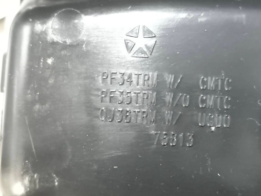 Chrysler Voyager 3.8i 1998 front seat reading dome light 0J36TRM 