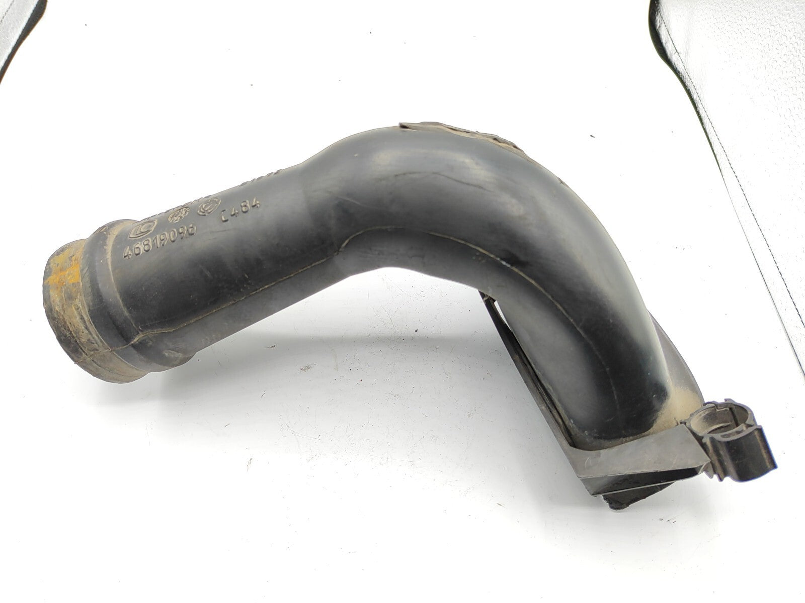 Alfa Romeo GT 1.9JTD 110kW 2005 Diesel Engine Air Intake Pipe Hose 46819096