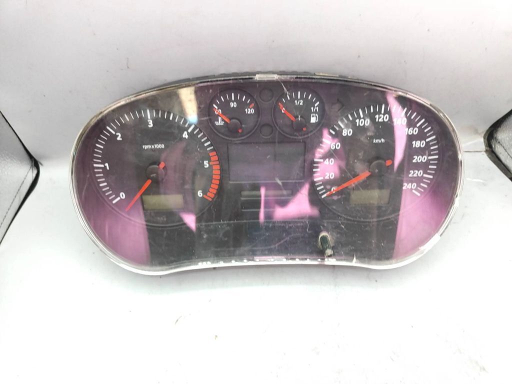 Seat Toledo II (1M) 2001 LHD speedometer instrument cluster W01M0920821B 