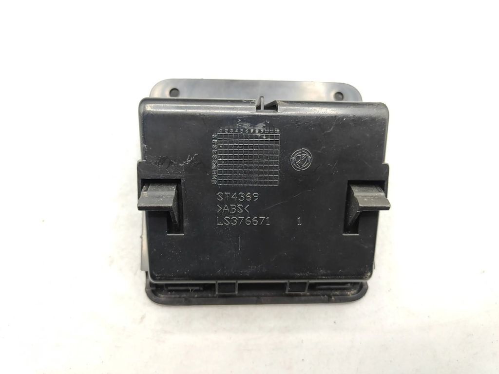 Alfa Romeo 159 2.4JTDm 147kW Saloon 2006 Rear ashtray insert LS376671 