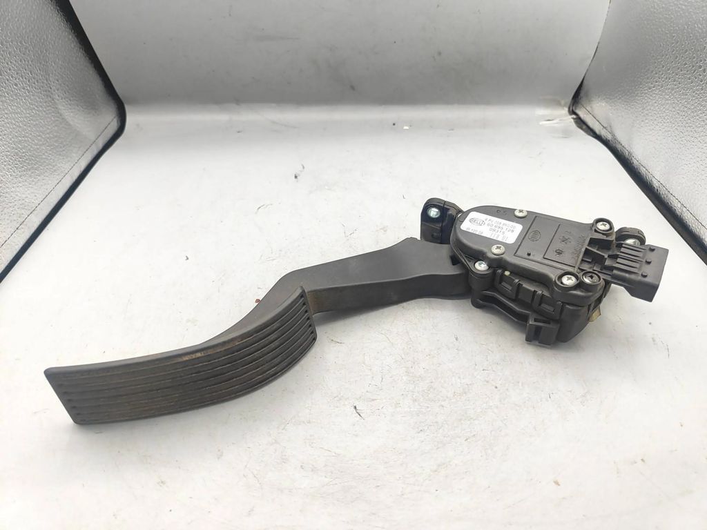 Alfa Romeo 159 2008 Diesel accelerator throttle pedal 60695128 