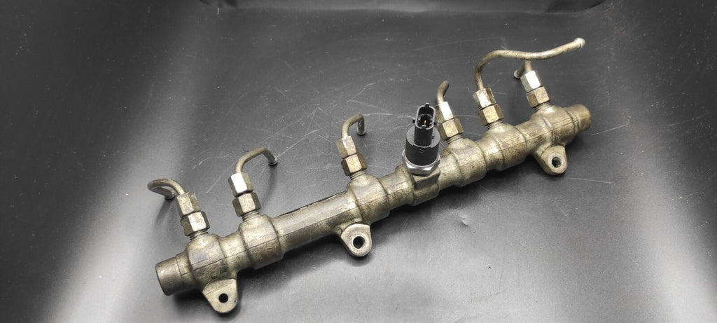 Alfa Romeo 166 2.4JTD 110kW 2003 Diesel Engine Fuel Rail Sensor 0445215008