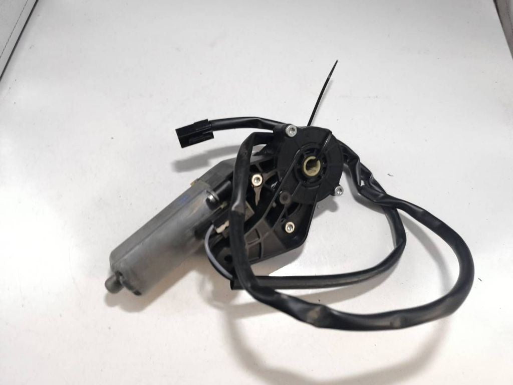 Mercedes-Benz C W203 2001 seat adjustment motor 0390203207 