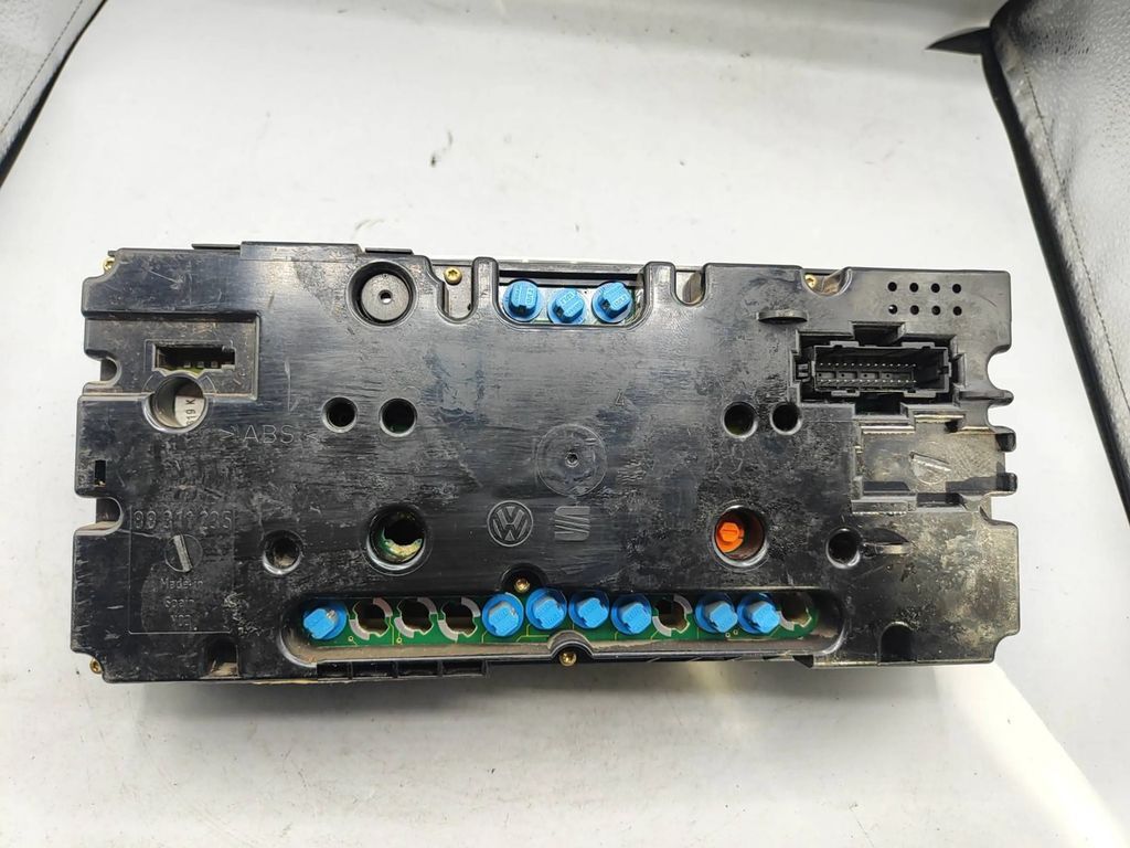 Seat Ibiza 6K1 LHD speedometer instrument cluster 87001323 
