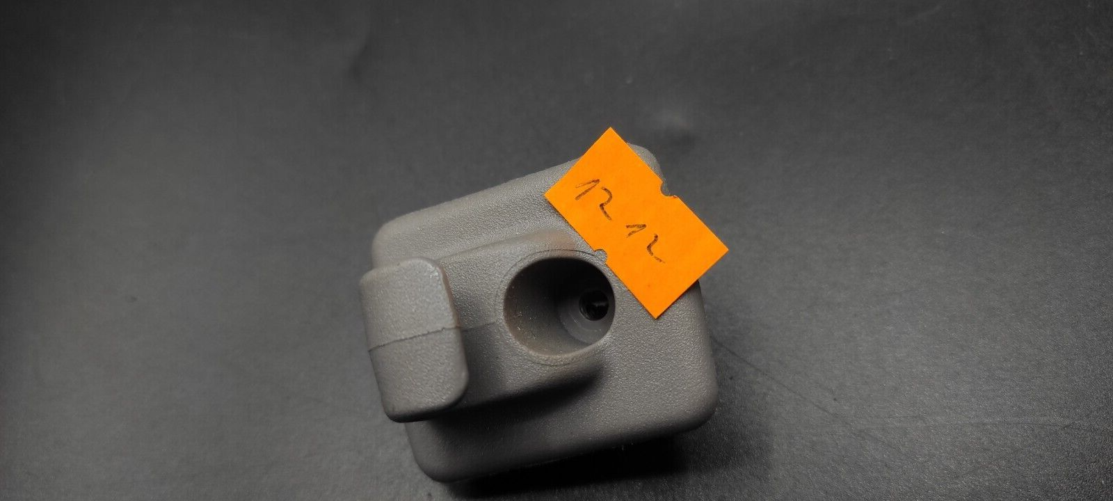 Peugeot 607 3.0i V6 2002 Front Sun Visor Cover Bracket Mount Holder