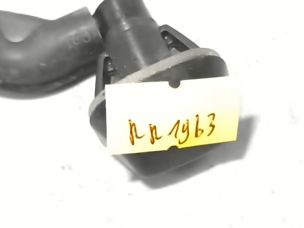 Mazda 3 BM III Hatchback 2014 Rear Boot Tailgate washer spray nozzle jet 