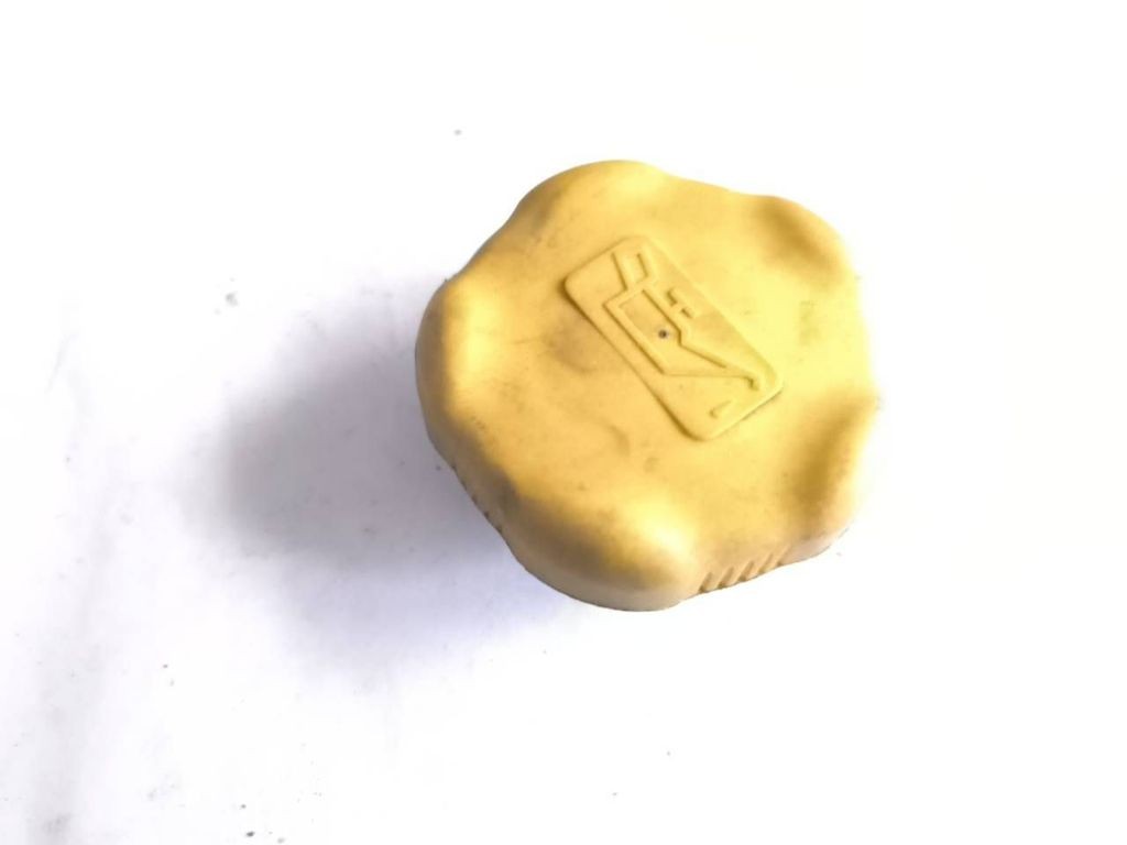 Alfa Romeo 147 1.9JTD 85kW 8V 2005 Diesel Engine oil filler cap 