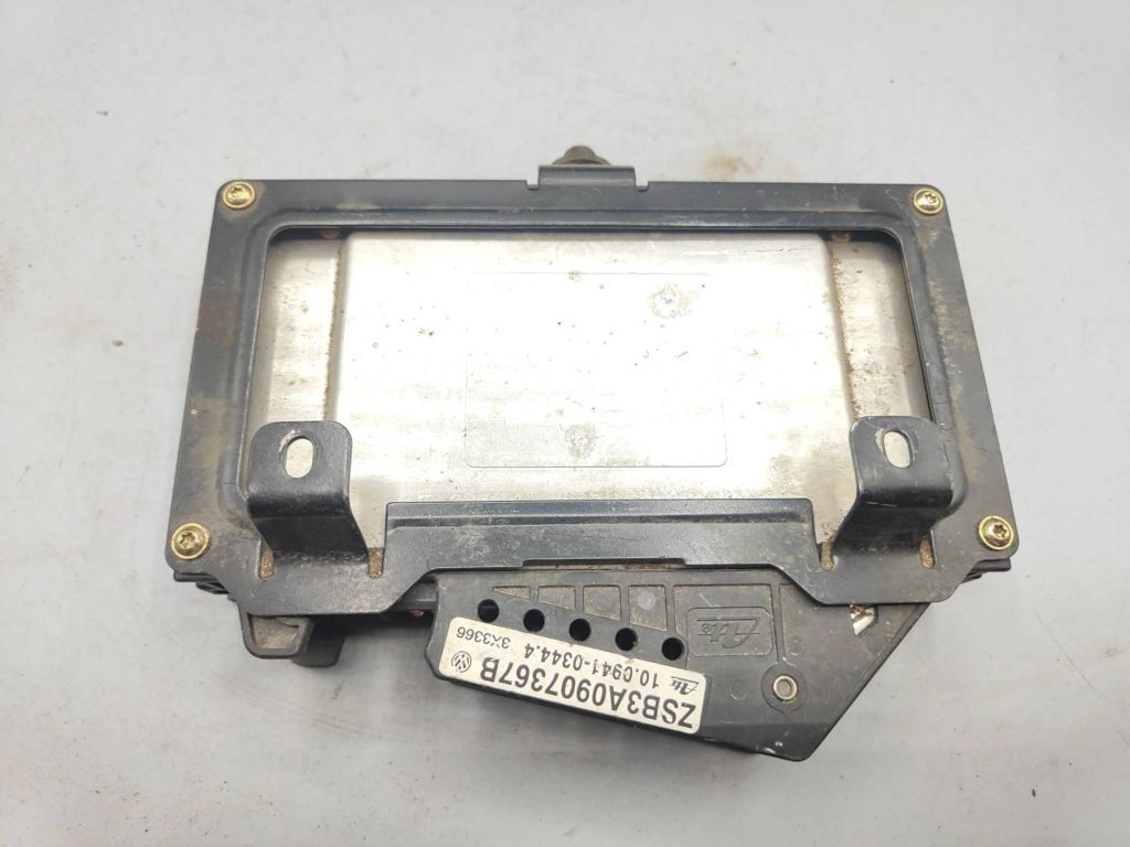 Volkswagen Golf III MK3 1997 ABS control unit module 1H0907379D 