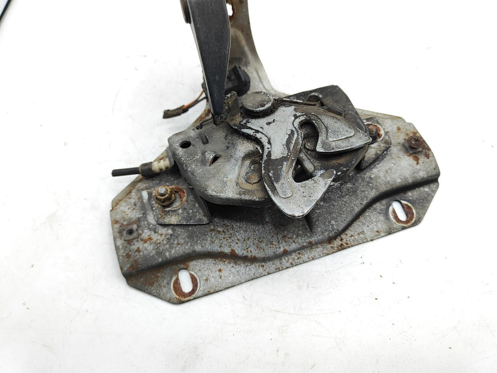 Alfa Romeo 166 2.4JTD 110kW 2001 Front Bonnet Hood Release Handle Lock