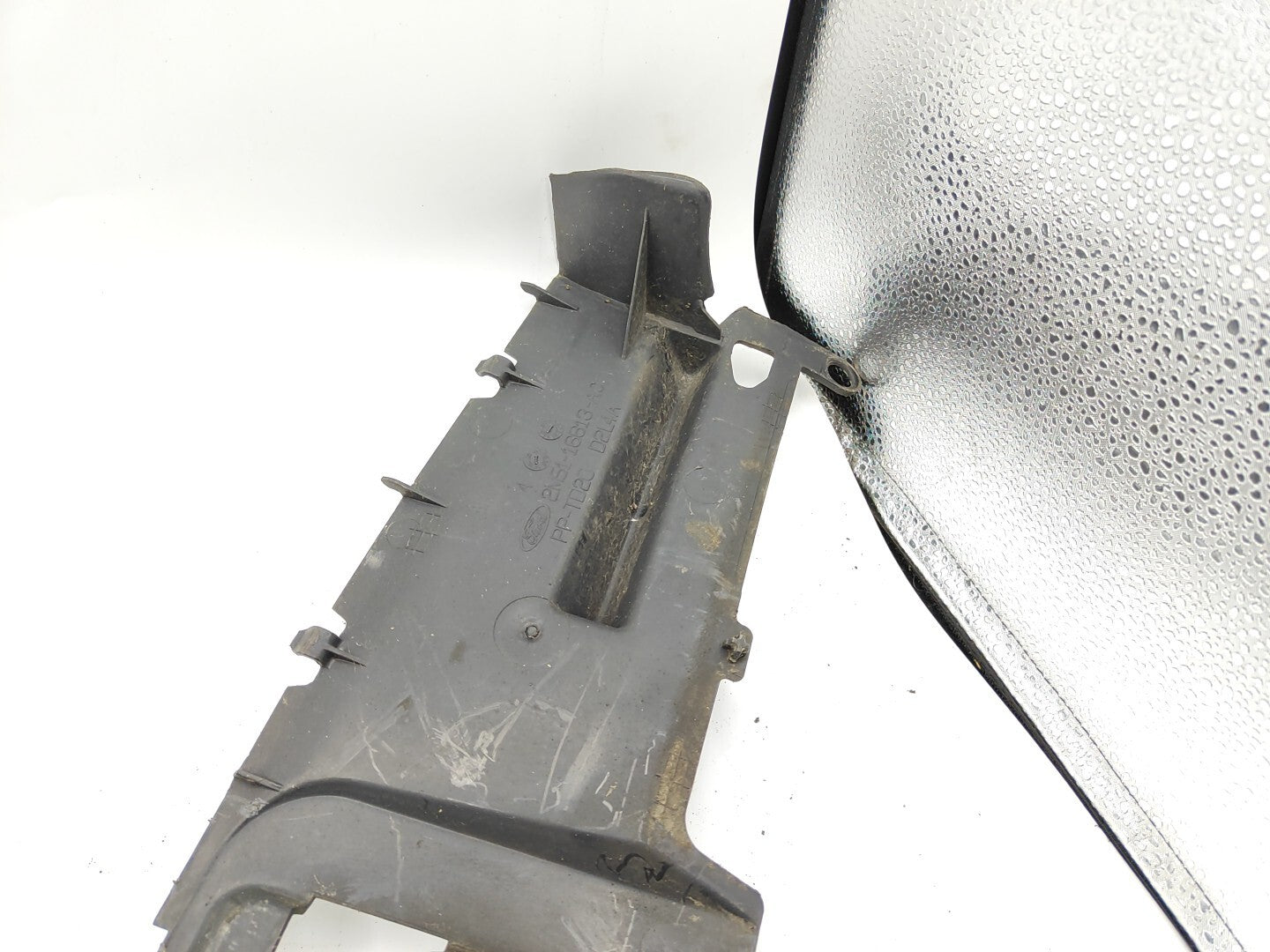 Ford Focus MK1 1.6i 74kW 100PS 2001 Radiator Air Deflector 2M5116613AC