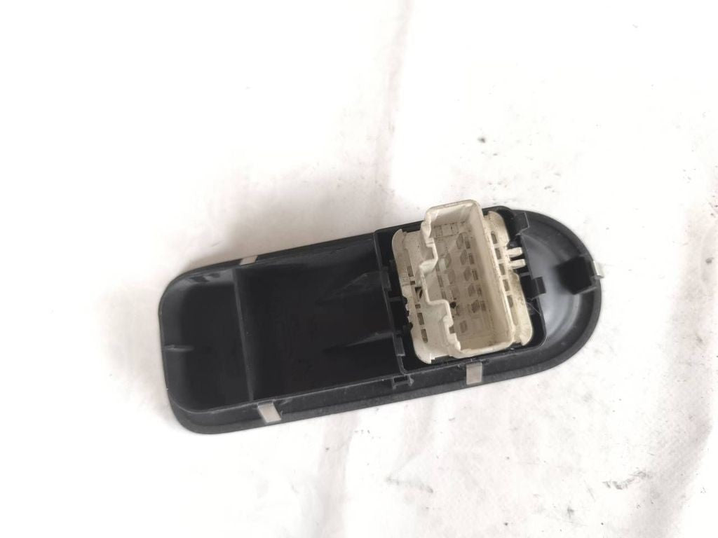 Renault Clio III 2008 Electric window control switch 8200356519 