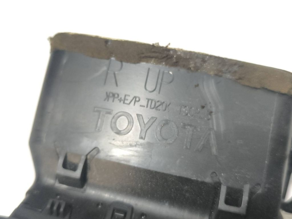 Toyota Avensis T250 2006 Right dashboard side air vent grill trim 8518 
