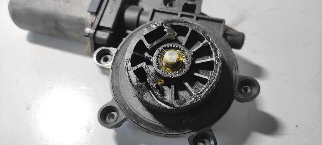 Alfa Romeo 156 2.4JTD 2002 Front Left Door Window Regulator Motor D233506 071204