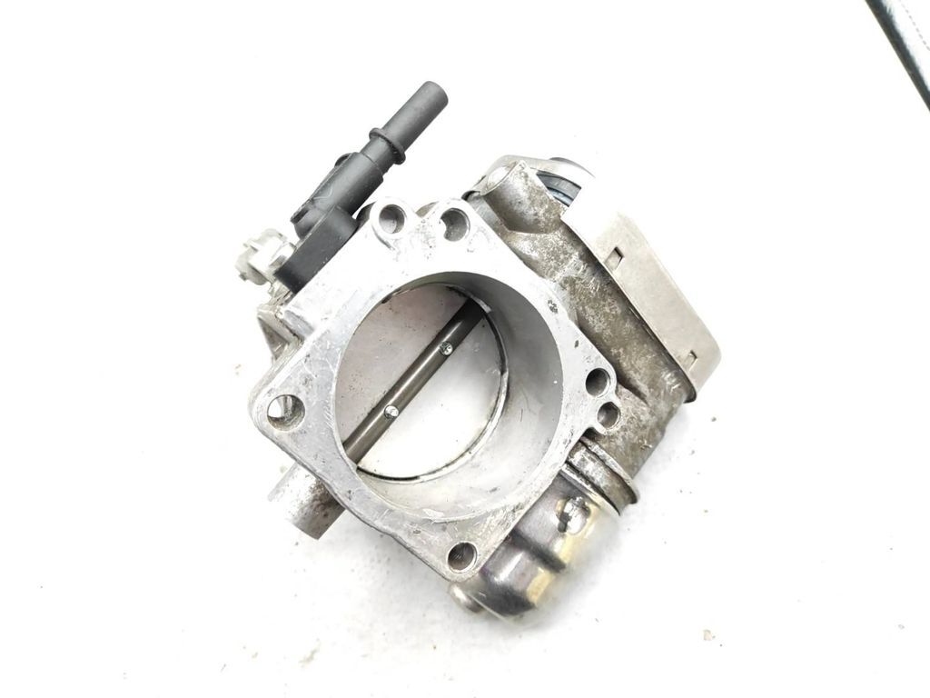 Peugeot 607 2.2i 116kW 2001 Petrol throttle body valve GS206F20 CA0011607B