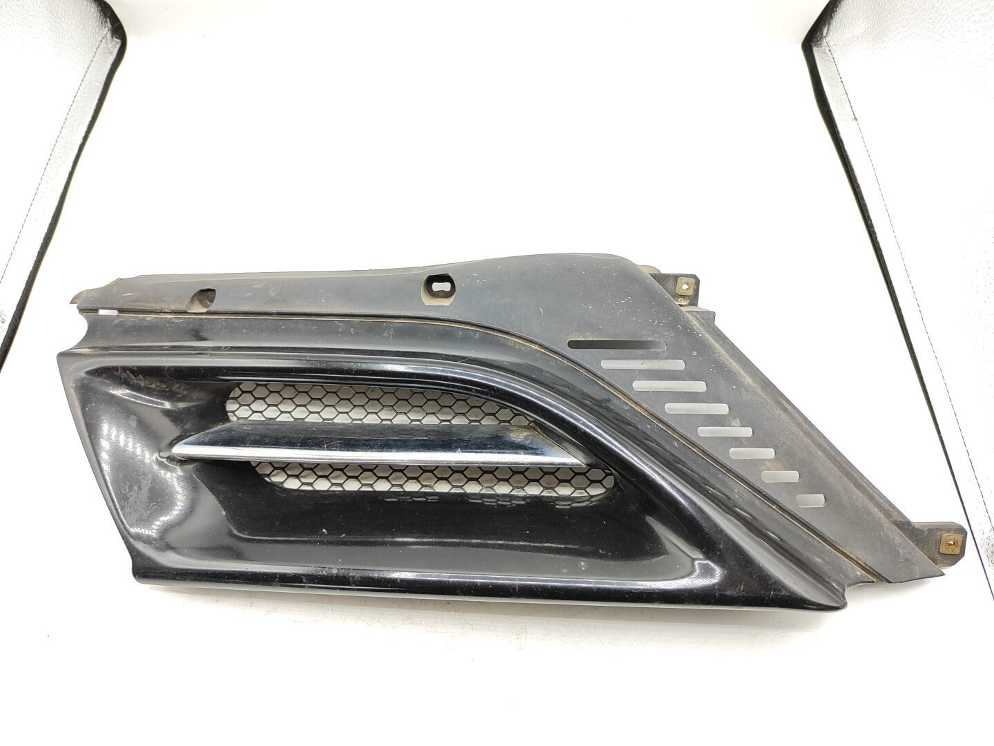 Alfa Romeo 166 2000 Front Right Upper Grill 156016559 BLACK