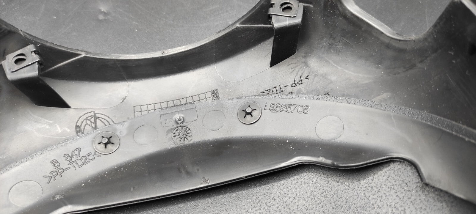 Alfa Romeo 147 / GT 1.9JTD Diesel 2005 Steering Column Cover Trim LS325703