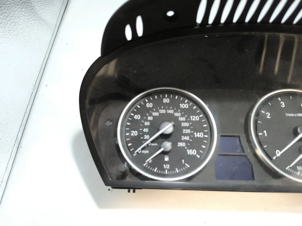 62119177253 BMW 5 E60 E61 550i 2008 Petrol speedometer instrument cluster 