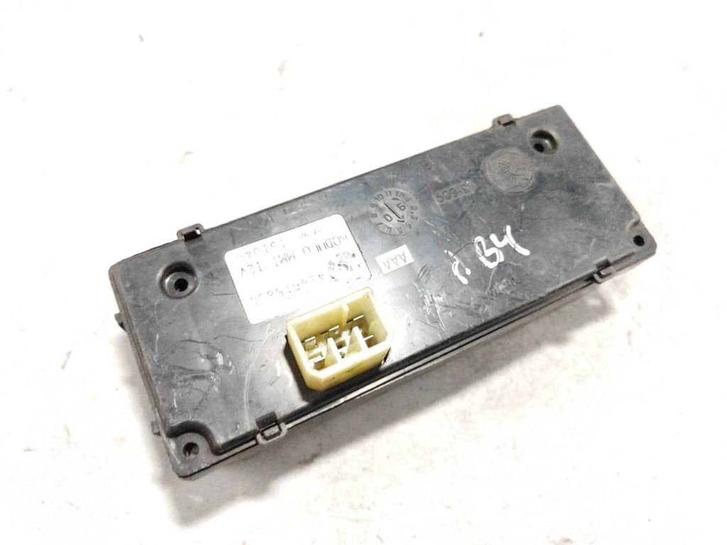 Volkswagen VW PASSAT B3 1991 Climate control unit module 875240 