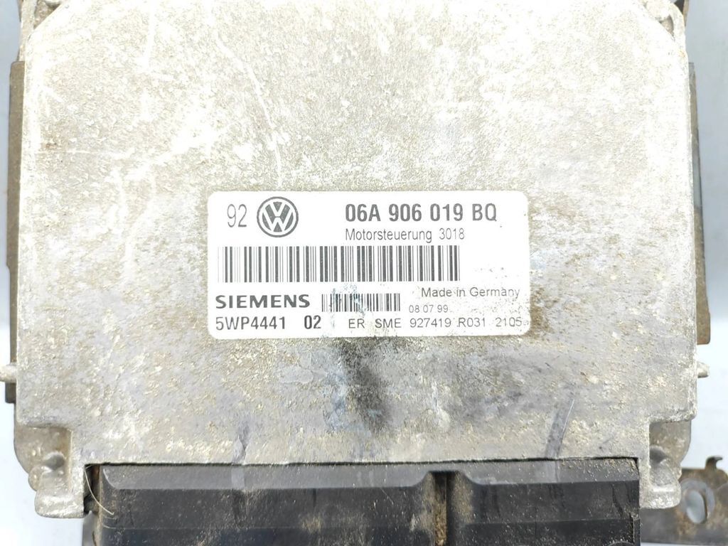 Volkswagen Golf IV 1999 Engine control unit module ECU 06A906019BQ 