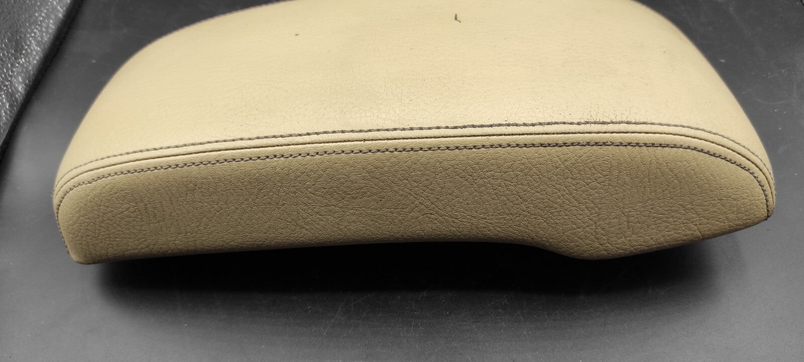 Ford Mondeo MK3 2.5 V6 2004 LHD Center Console Leather Armrest