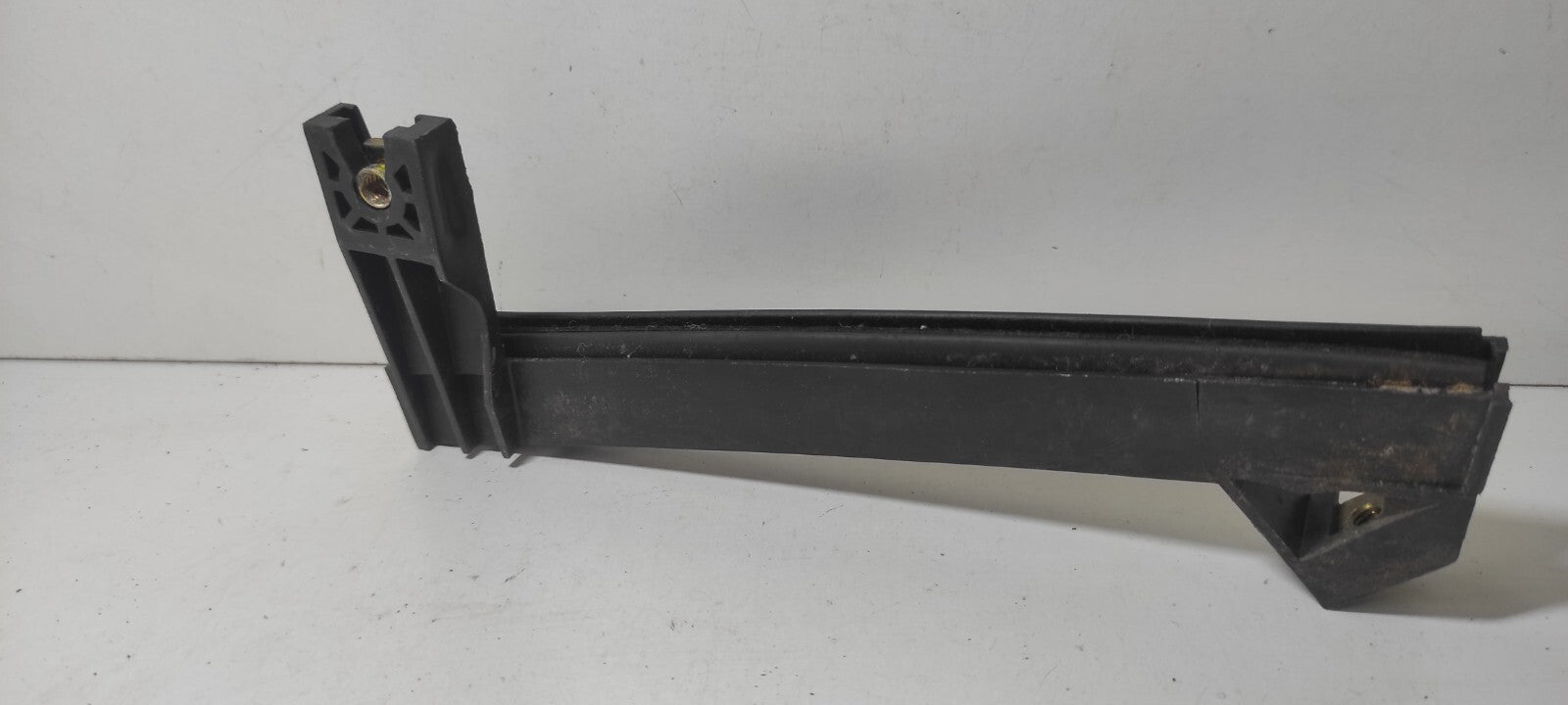 Alfa Romeo 147 1.9JTD 2002 Rear Left Door Window Guide 46557028