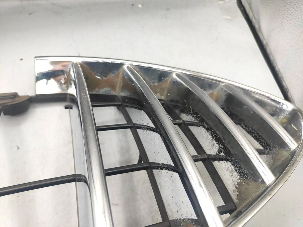 Alfa Romeo 159 2.2JTS 136kW 2006 Front bumper center upper radiator grill 