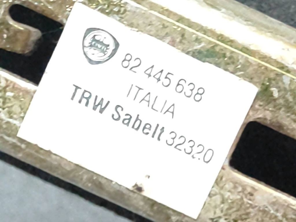 Alfa Romeo 155 1.8i 103kW 1994 Seat belt adjustment rail 82445638 