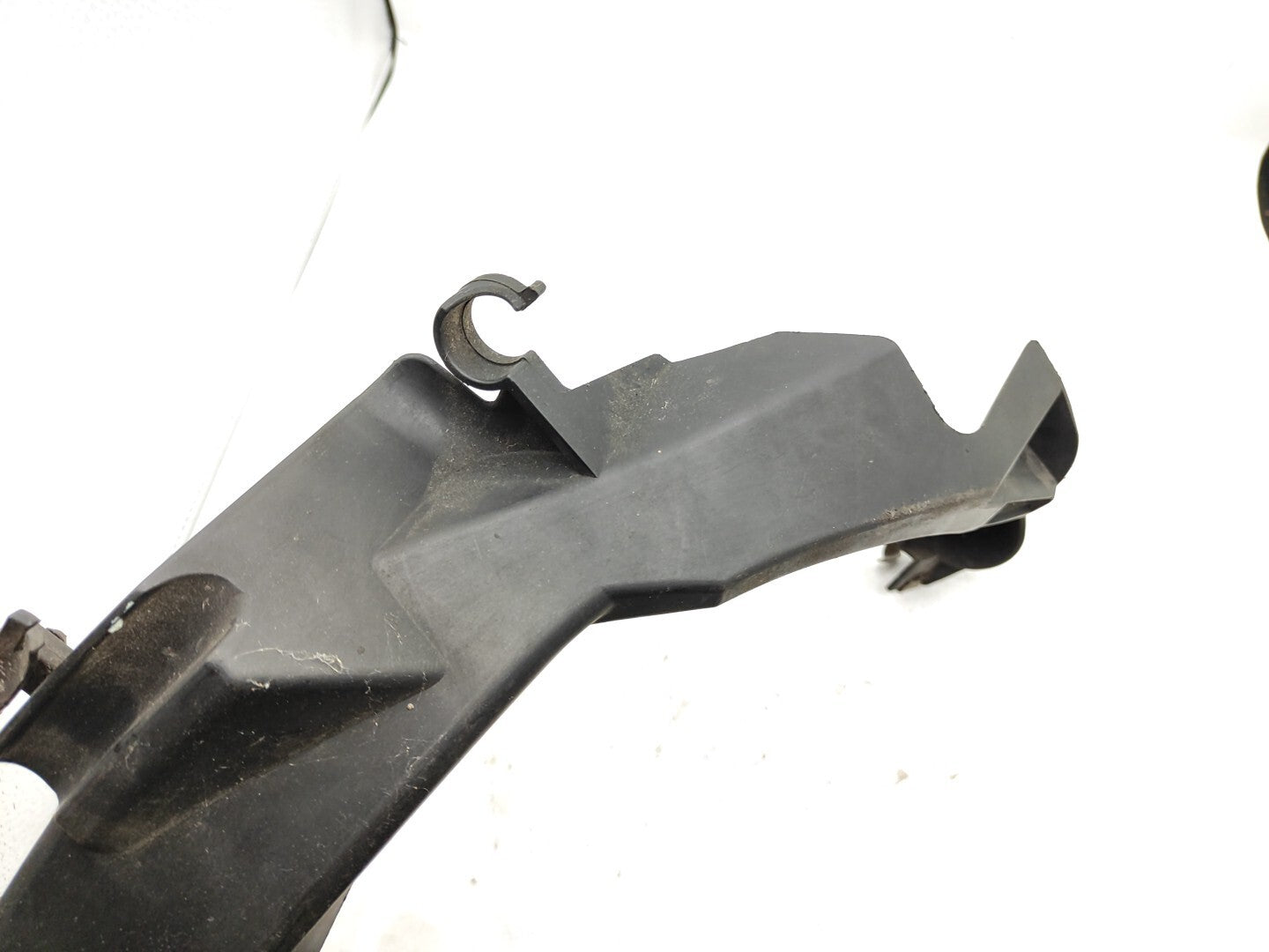 BMW E90 E91 330D 170kW 2006 Front Right Headlight Bracket 7116708 51647116708