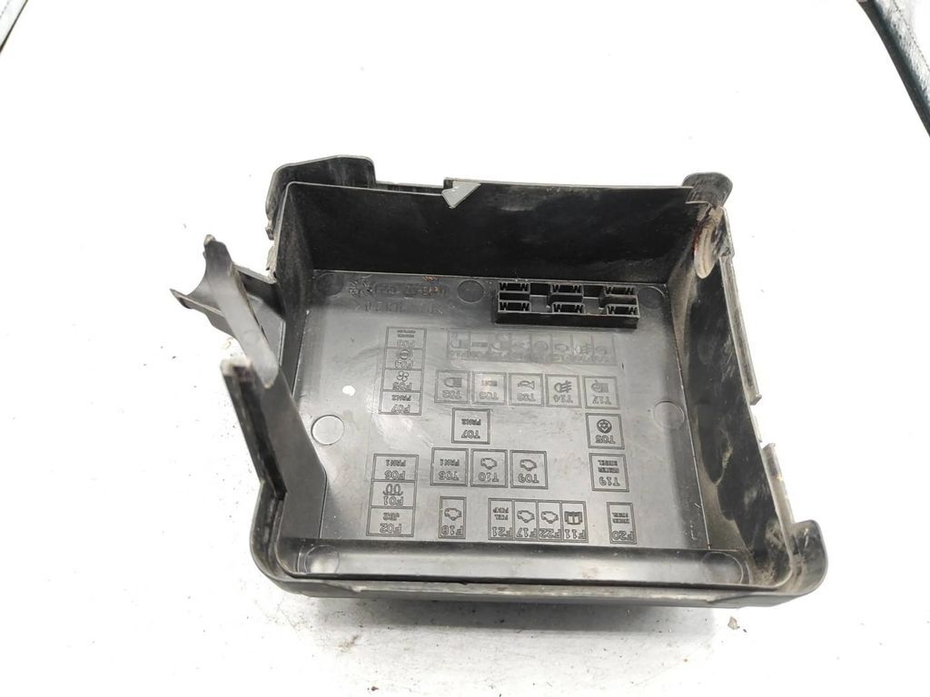 Alfa Romeo 147 1.9JTD 88kW 8V FL 2007 Fuse box cover 1149807 