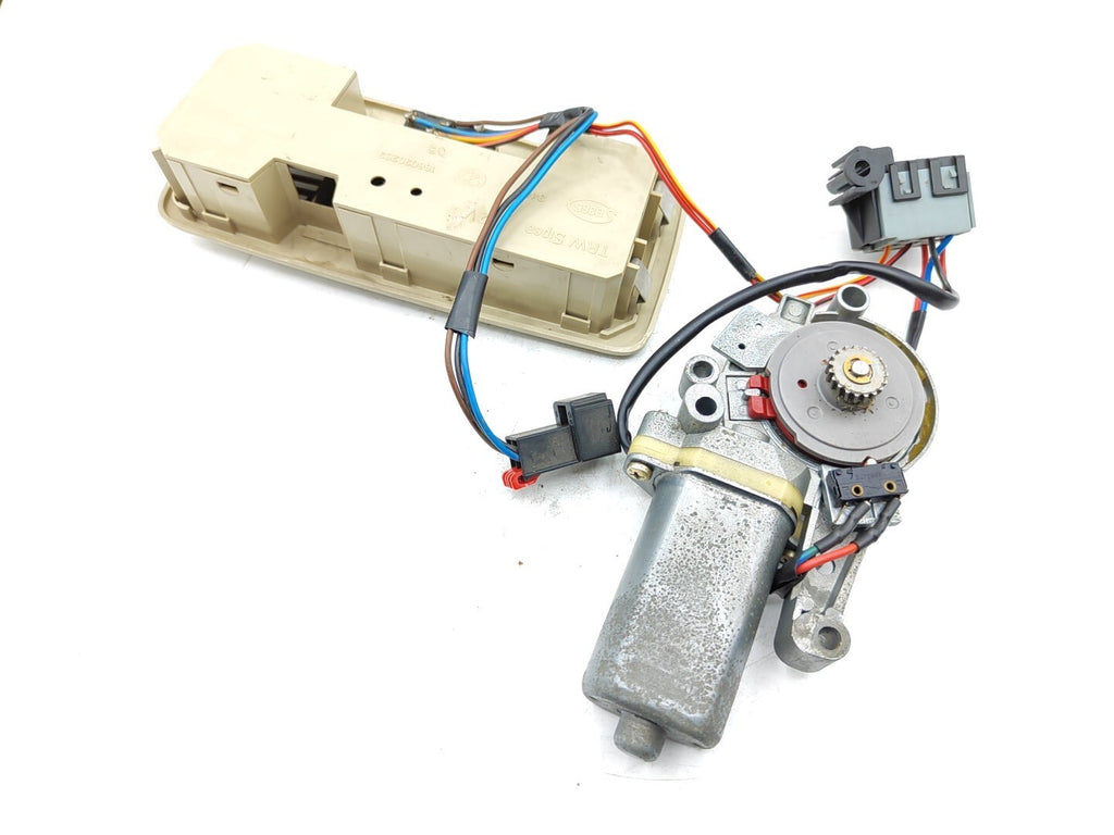 Alfa Romeo 166 2002 Sunroof Motor / Switch Button 156020252 WEBASTO 1607100