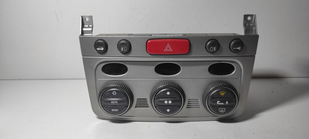 Alfa Romeo GT 1.9JTD 2005 LHD Front Dash Climate Control Unit 01560513690