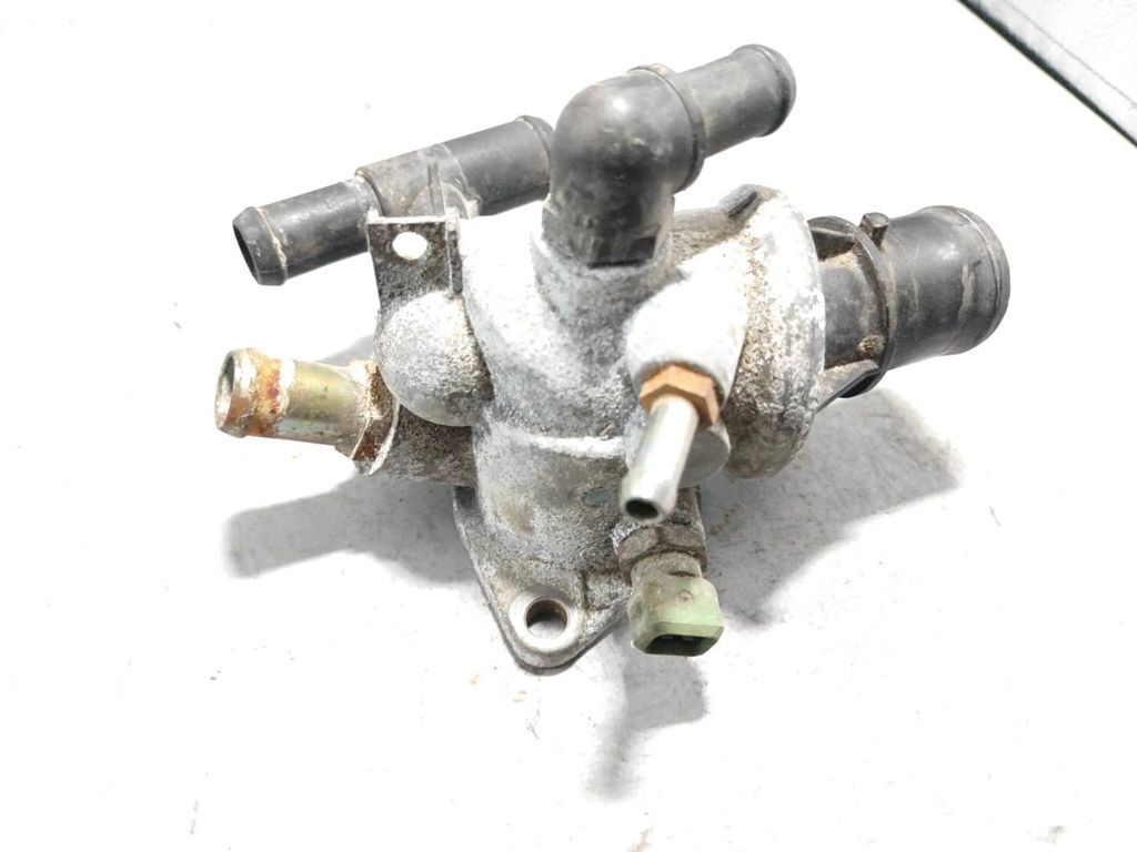 Alfa Romeo 155 1.8i 103kW 1994 Engine Thermostat housing V2334 