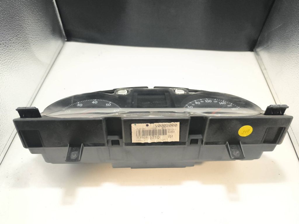 Volkswagen PASSAT B6 Petrol 2007 speedometer instrument cluster 3C0920871D 
