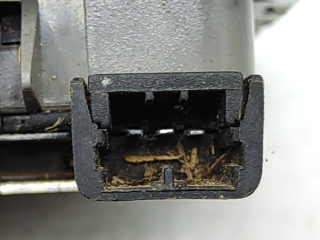 Alfa Romeo 166 2.4JTD 2001 front reading dome seat light 156019133 