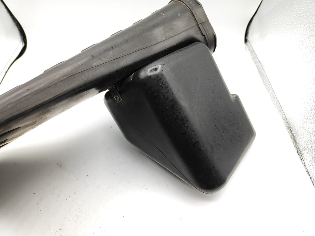 Mitsubishi Galant 2.0i 100kW 1998 Petrol Engine Air Intake Duct Pipe MR281083