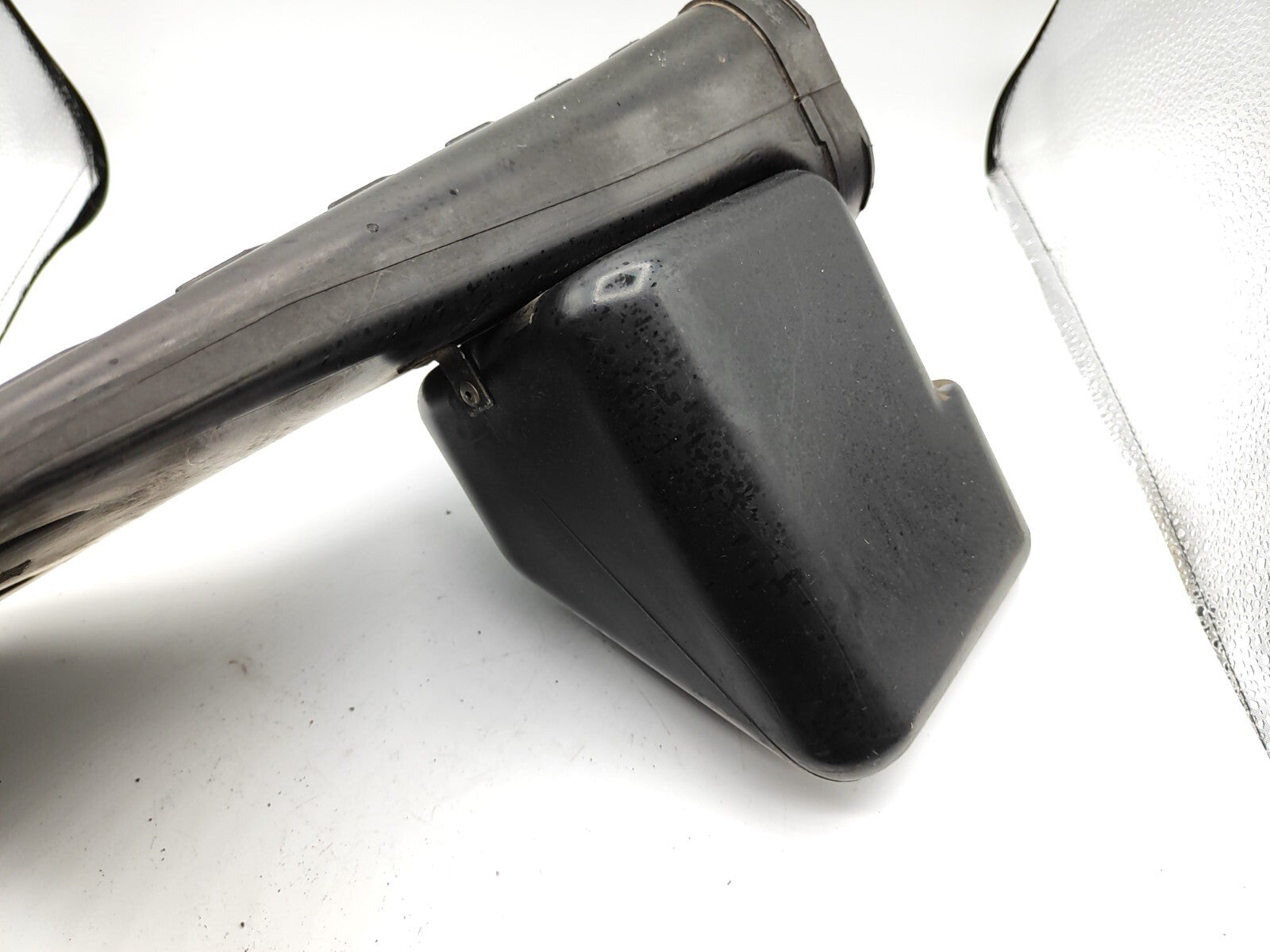 Mitsubishi Galant 2.0i 100kW 1998 Petrol Engine Air Intake Duct Pipe MR281083