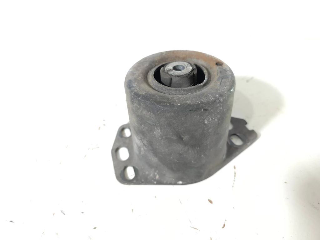 Alfa Romeo 155 1.8TS 103kW Petrol 1994 Engine mount bracket 