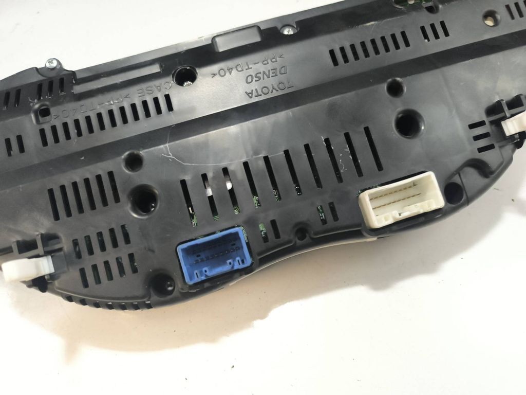 Toyota Avensis T250 2006 speedometer instrument cluster 8380005C00C 