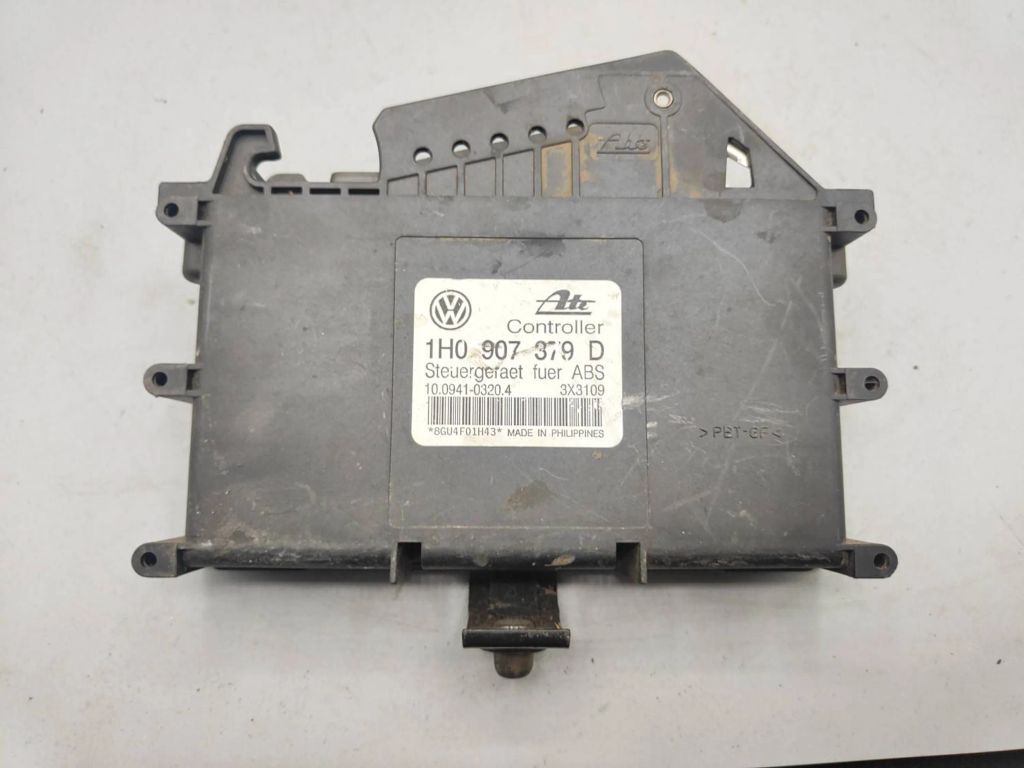 Volkswagen Golf III MK3 1997 ABS control unit module 1H0907379D 