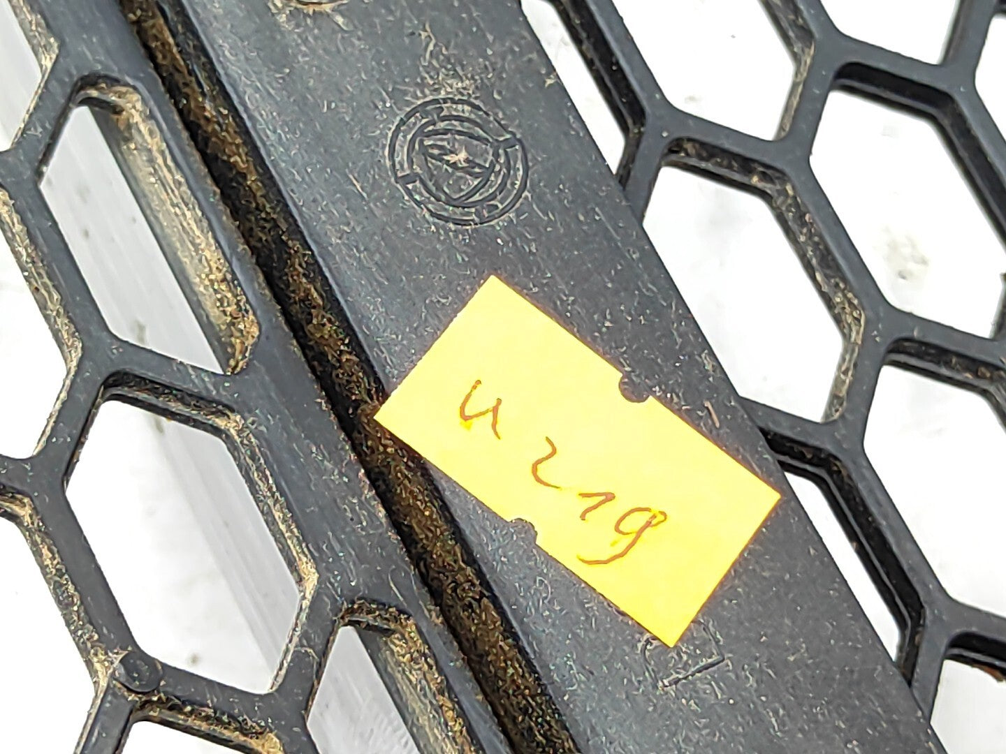 Alfa Romeo 147 1.9JTD 16V 2003 Front Right Bumper Grill 46557853