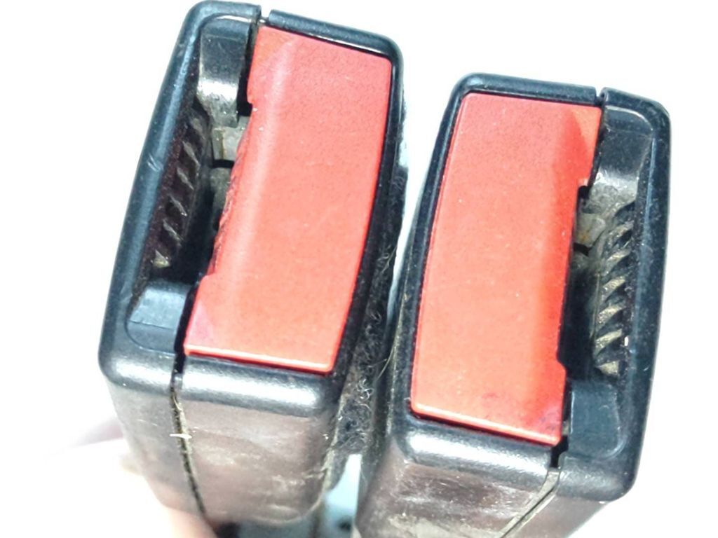 Mercedes-Benz E W211 2005 Rear seat belt buckle A2118603869 