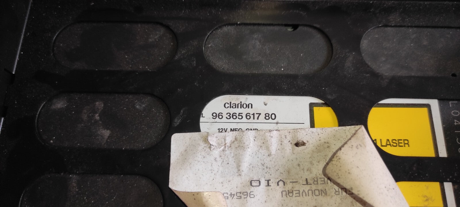 Peugeot 607 3.0i V6 2001 Rear Tailgate Trunk CLARION CD Changer 9636561780