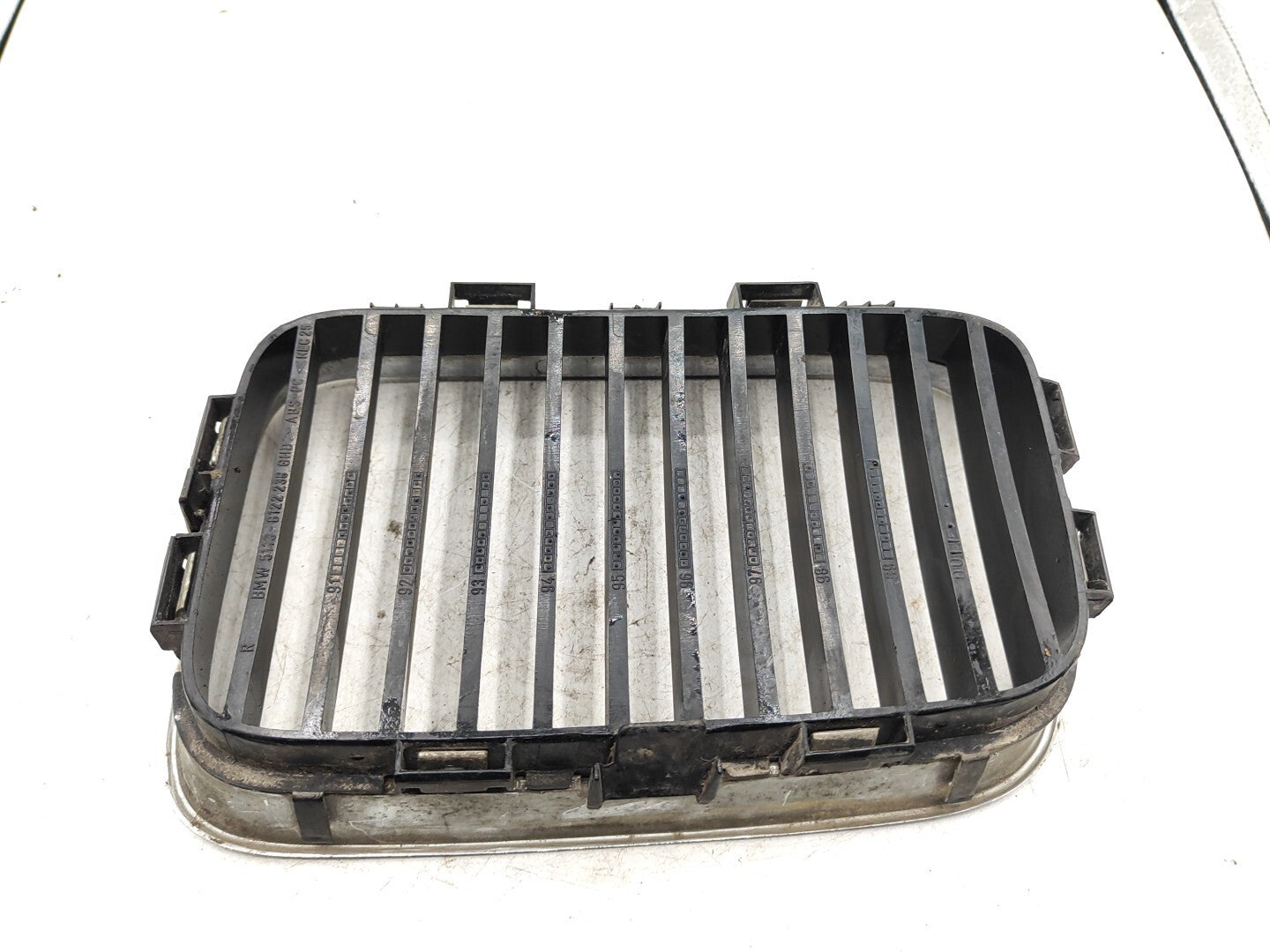 BMW 3 Series E36 Petrol  Front Right Side Bonnet Kidney Grill 8122238